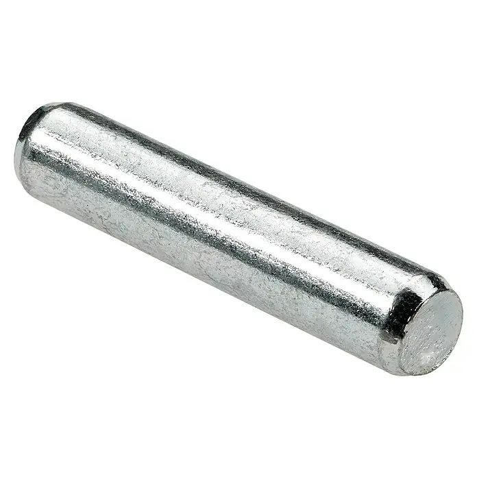 Hettich Steckbodenträger - Durchmesser: 5 mm, Silber, Stahl, Länge: 24 mm - Nahaufnahme eines glänzenden, metallischen Dübelstifts, der auf einem schwarzen Hintergrund liegt.