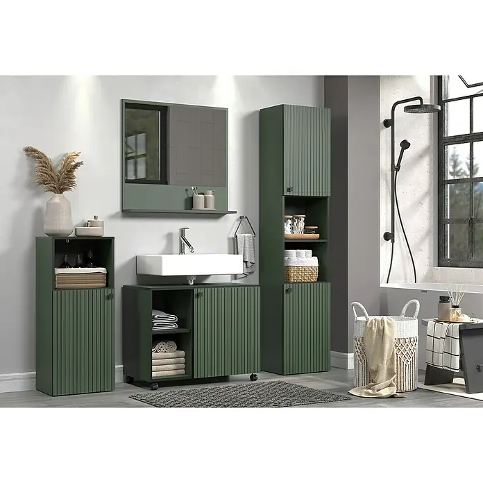 Trendteam Niklas Ablagespiegel - 80 x 14 x 74 cm, Grün - Badezimmer-Interieur mit einem modernen Waschtisch, Spiegel und grünen Badmöbeln. Das stilvolle Design wird durch Accessoires ergänzt.