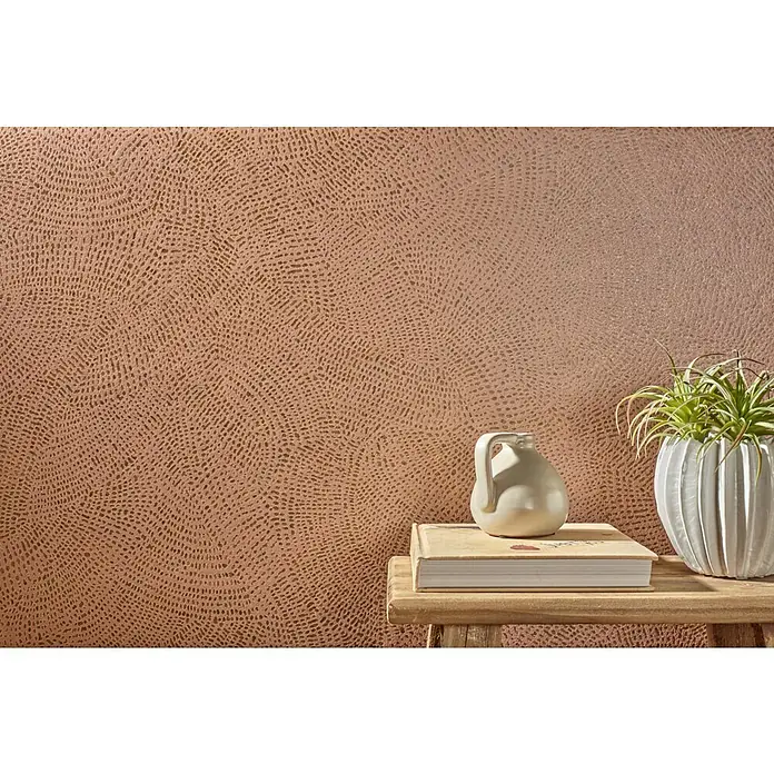 BHS Showroom Revestimiento de pared Fez deko - 60 x 120 cm, Terracota, Mate, Rectificado - Primer plano de una pared elegante con un patrón abstracto y orgánico en tonos cálidos, creando un ambiente moderno y elegante.
