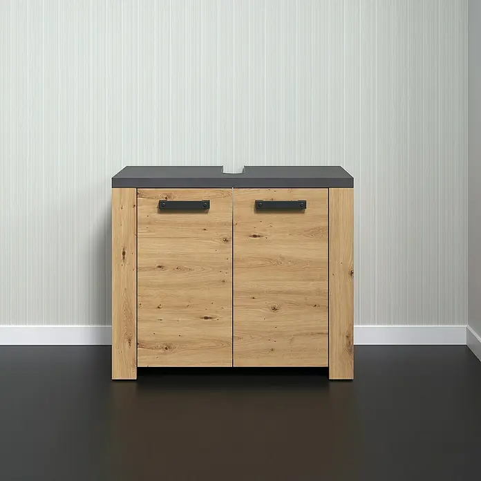 Trendteam Follow Waschtischunterschrank - B x T x H: 79 x 35 x 67 cm, Artisan Eiche, Matt - Ein Badezimmerunterschrank aus Holz mit einer dunklen Arbeitsplatte und Griffen. Der Schrank hat zwei Türen und steht vor einer gestreiften Wand.