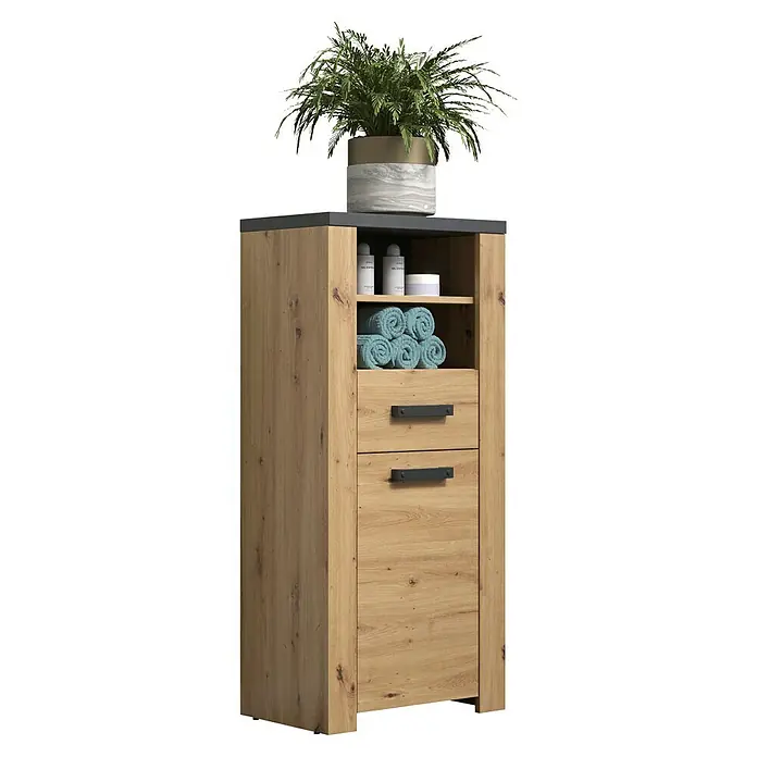 Trendteam Follow Midischrank - B x T x H: 53 x 35 x 118 cm, Artisan Eiche, Matt - Holz-Badezimmerschrank mit dunkelgrauer Platte, offenen Fächern, Handtüchern, Flaschen und zwei Schubladen mit dunklen Griffen. Grüne Pflanze oben.