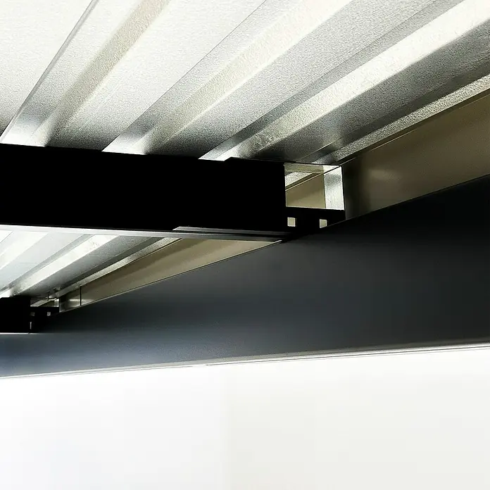 Amazing Spaces Carport Urban Air Typ 39 - Außenmaß inkl. Dachüberstand (B x T): 5,85 x 8,06 m, Doppelcarport, Anthrazit - Wellblechdecke mit schwarzen und grauen Stützbalken.
