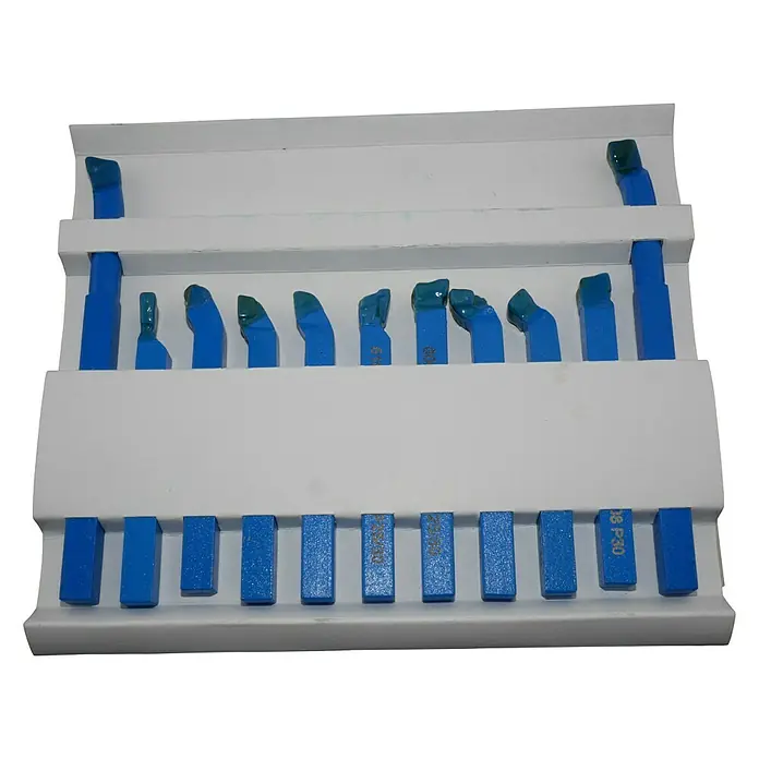 Rotwerk Drehmeißel-Set - Schaftart: 8 x 8 mm, 11 -tlg. - Werkzeugsatz: Ein weißer Kasten mit verschiedenen blauen Drehwerkzeugen für professionelle Anwendungen.