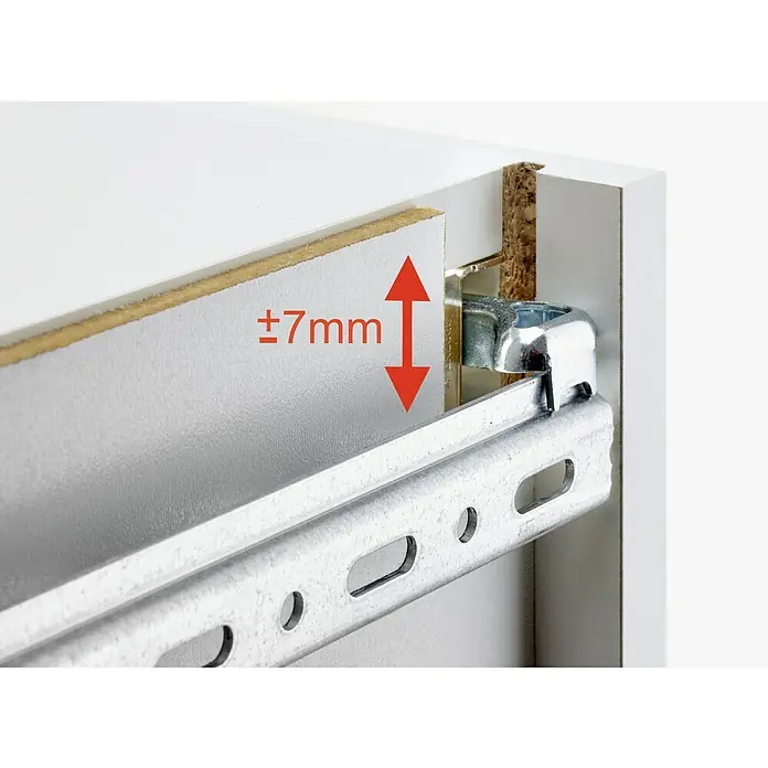 Hettich Wandschiene - Länge: 2.000 mm, Stahl - Detailansicht einer Schubladenführung mit ±7 mm Toleranz für präzise Montage in Möbeln. Hochwertige Verarbeitung für reibungslose Funktion.