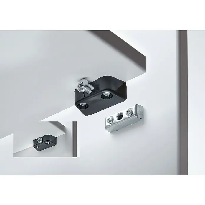 Hettich Elementverbinder - L x B x H: 205 x 40 x 15,8 mm, Schwarz - Schwarze Kunststoff- und silberne Metall-Schrankbodenverbinder, montiert und demontiert dargestellt.