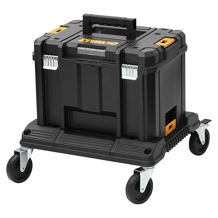 DeWalt T-STAK Transportroller - L x B x H: 44 x 33 x 18,1 cm, Kunststoff, Traglast: 100 kg - Schwarze DeWalt TSTAK Werkzeugkiste auf einem Rollbrett mit gelben Akzenten und Metallverschlüssen.
