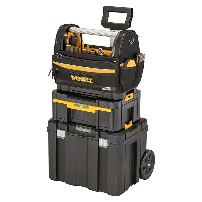 DeWalt T-STAK Werkzeugtasche - L x B x H: 25 x 45 x 35 cm, Textil, Traglast: 30 kg - Schwarz-gelbes stapelbares DeWALT T STAK Werkzeugaufbewahrungssystem mit Stoff-Werkzeugtasche, zwei Kunststoff-Werkzeugkoffern und Rollen.
