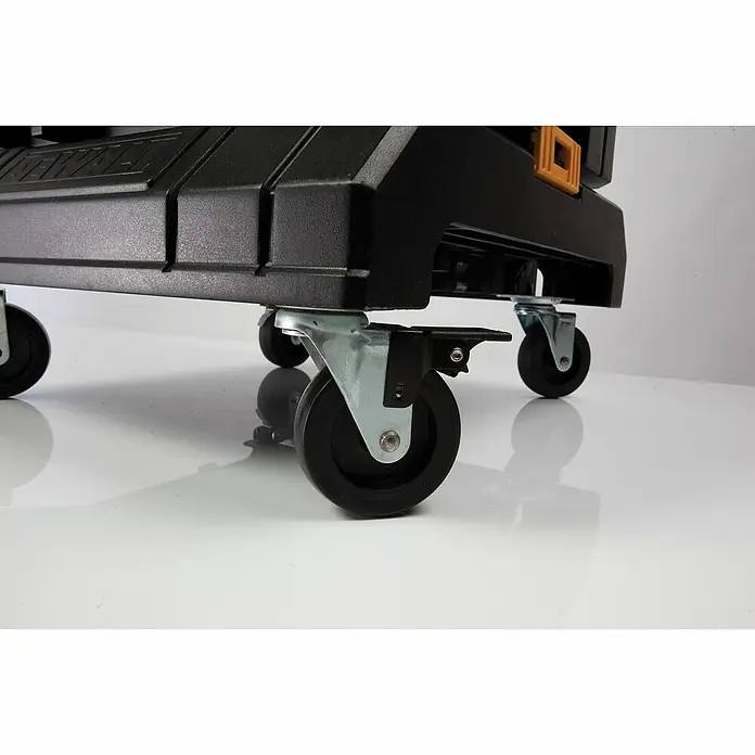 DeWalt T-STAK Transportroller - L x B x H: 44 x 33 x 18,1 cm, Kunststoff, Traglast: 100 kg - Schwarzer DEWALT mobiler Werkzeugkasten mit silbernen und schwarzen Rollen, eine mit Bremse.