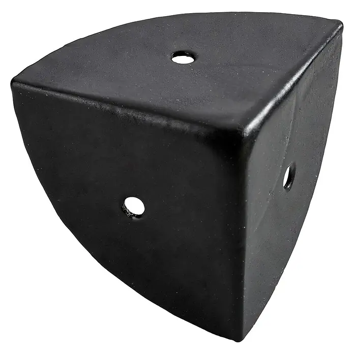 Hettich Kistenecke - L x B x H: 45 x 45 x 45 mm, Lackiert - Nahaufnahme einer schwarzen Kunststoff-Eckabdeckung mit Befestigungslöchern zur sicheren Anbringung an Möbeln oder anderen Gegenständen.