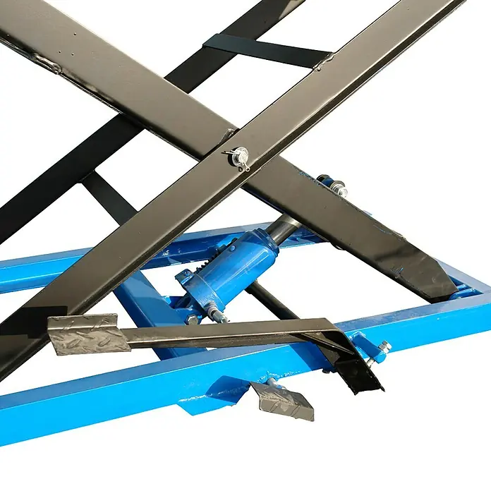 Güde Montagerampe GMR 560 - Höhenverstellung: 22 cm - 79 cm - Detailansicht einer Hebebühne mit blauem Rahmen und schwarzer Scherenkonstruktion.