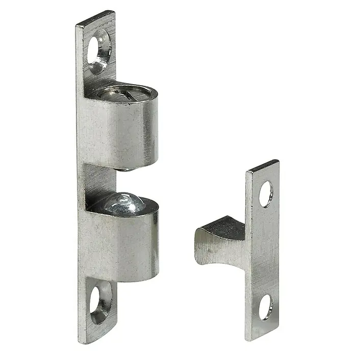 Hettich Kugelschnapper - L x B x H: 10 x 10 x 49 mm, Messing, Vernickelt - Nahaufnahme eines Türstoppers aus Metall mit Befestigungslöchern.