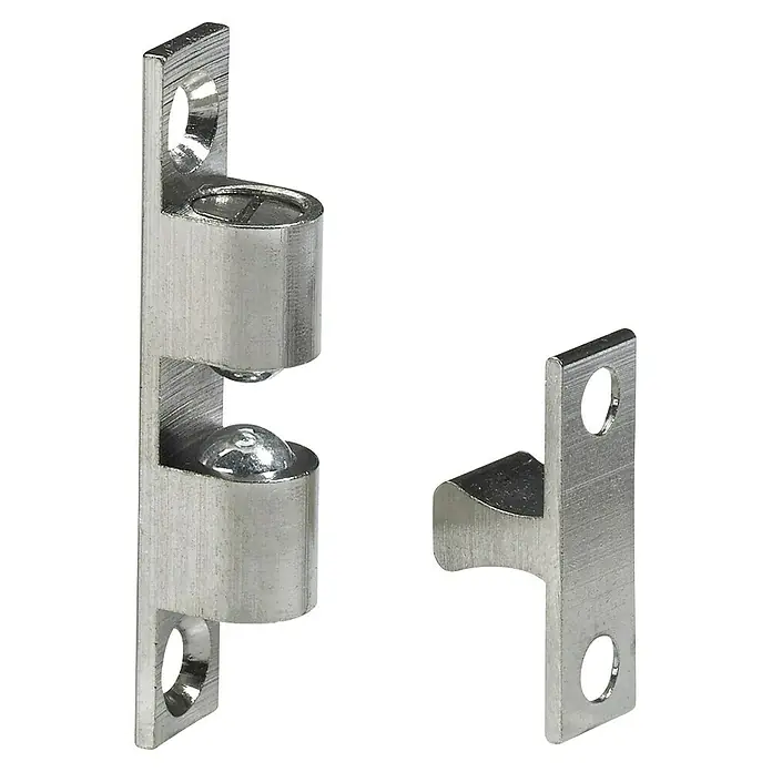 Hettich Kugelschnapper - L x B x H: 8 x 9 x 42 mm, Messing, Vernickelt - Nahaufnahme eines silbernen, kugelgelagerten Türschließers aus Metall, der für einen reibungslosen Betrieb sorgt.