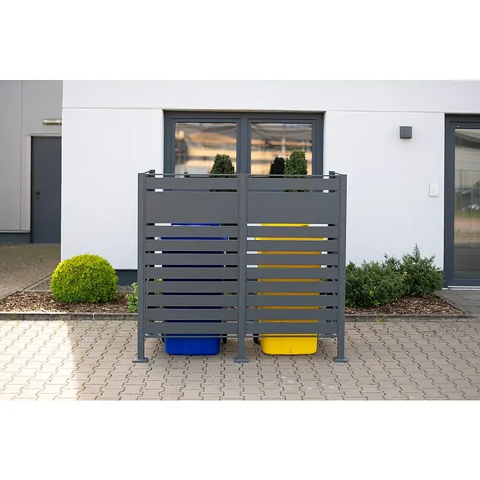 Westmann Mülltonnenbox Verkleidung Planum - 90 x 170 x 150 cm, Anthrazit - Mülltonnenbox aus grauem Metall mit blauem und gelbem Müllbehälter, die eine saubere und ordentliche Müllentsorgungslösung bietet.