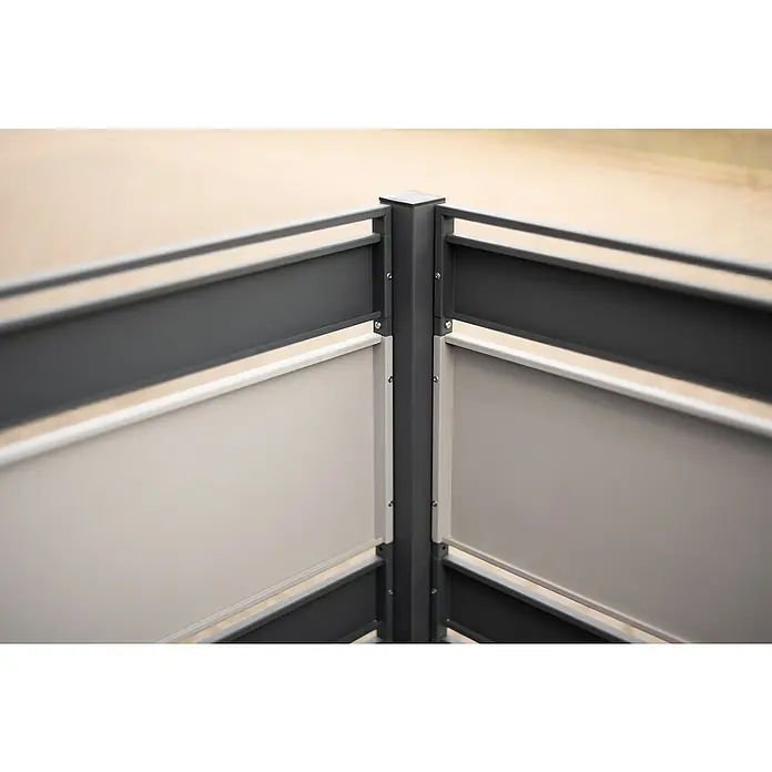 Westmann Mülltonnenbox Verkleidung Planum - 90 x 330 x 120 cm, Anthrazit/Grau - Nahaufnahme einer stilvollen Sichtschutzwand mit grauen Rahmen und hellen Paneelen für Privatsphäre im Außenbereich.