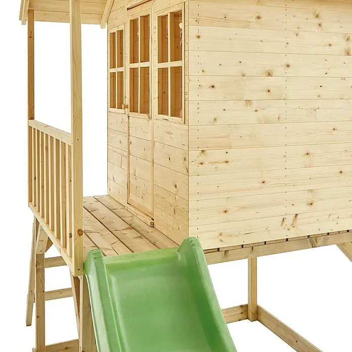 TP Toys Spielhaus Wald - L x B x H: 137 x 306 x 230 cm, Holz, Braun - Ein hölzernes Spielhaus mit einer grünen Rutsche, das zum Spielen und Spaßhaben im Freien einlädt.