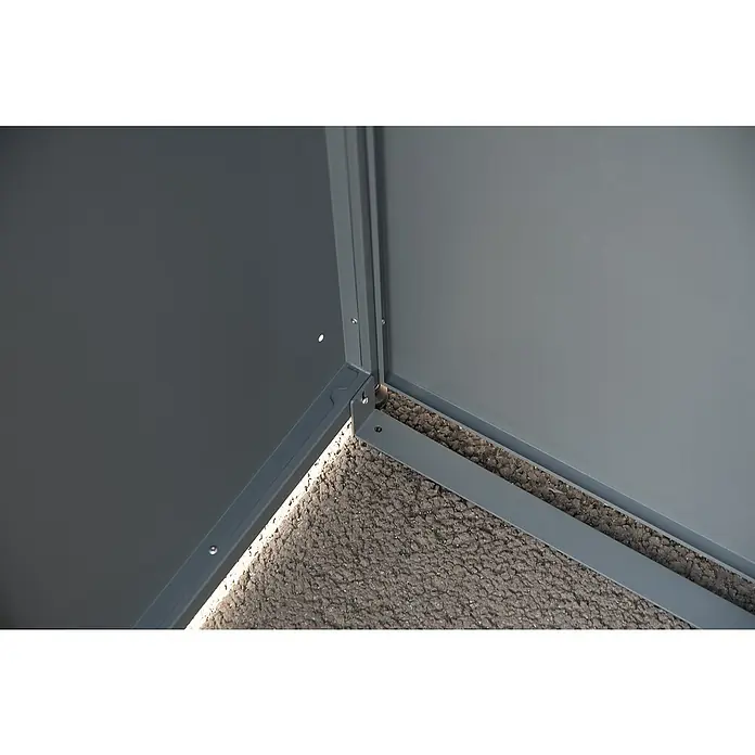 Westmann Mülltonnenbox Moderna - Stahl, Anthrazit, Geeignet für Anzahl Mülltonnen: 3 Stk. - Detailansicht einer Ecke eines Metallprodukts, das durch Schrauben verbunden ist, mit einer texturierten Oberfläche im Hintergrund.