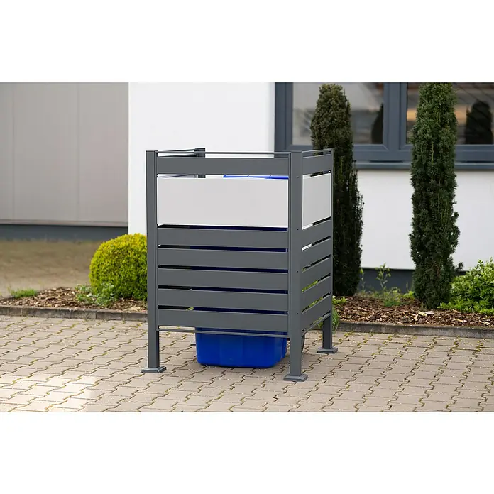 Westmann Mülltonnenbox Verkleidung Planum - 90 x 90 x 120 cm, Anthrazit/Grau - Stilvolle Mülltonnenbox aus grauem Metall und weißen Paneelen, die eine blaue Mülltonne verbirgt und das Gesamtbild aufwertet.