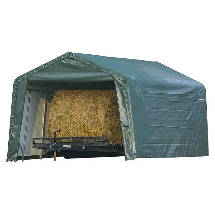 ShelterLogic Weidezelt - 610 x 380 cm, Kunststoff, Dunkelgrün - Grünes tragbares Zelt, das einen großen Heuballen auf einem Anhänger lagert.