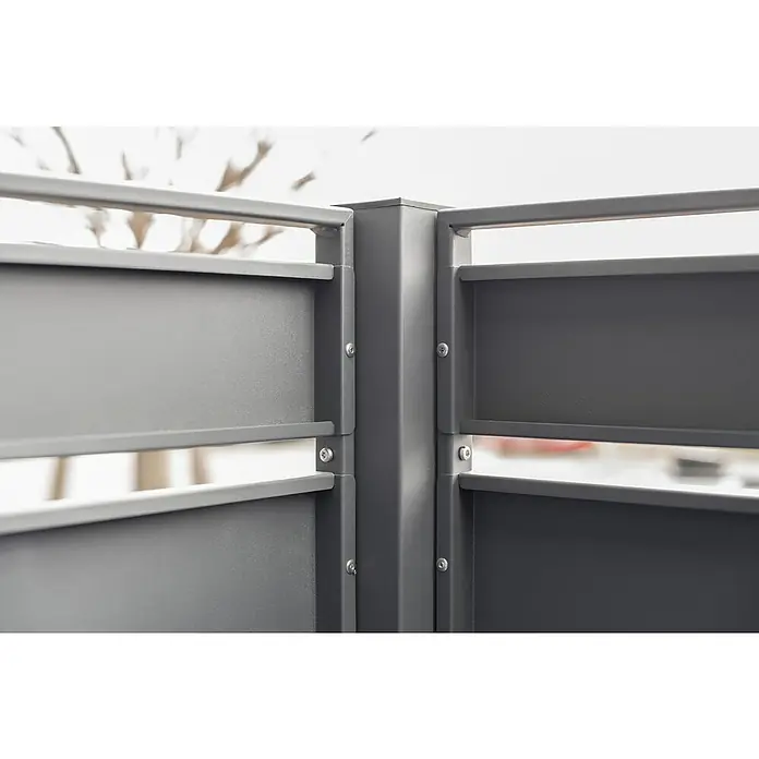 Westmann Mülltonnenbox Verkleidung Planum - 90 x 250 x 150 cm, Anthrazit - Nahaufnahme einer modernen grauen Metallzaun-Ecke, befestigt mit silbernen Schrauben, die Stabilität und modernes Design vereinen.