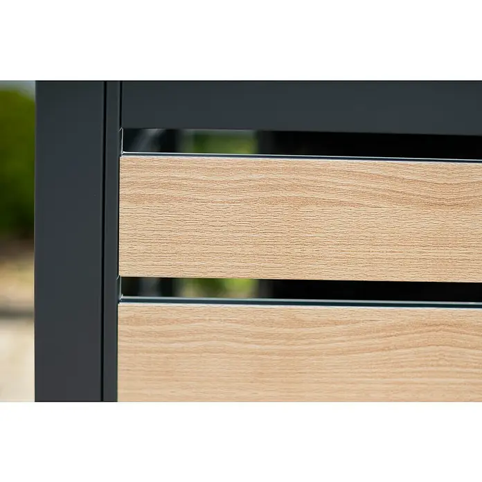 Westmann Mülltonnenbox Verkleidung Planum - 90 x 330 x 120 cm, Anthrazit/Holzoptik - Nahaufnahme einer modernen grauen Zaunlatte mit horizontalen hellen Holzpaneelen, die ein stilvolles und modernes Design betonen.
