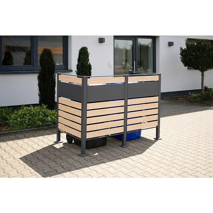 Westmann Mülltonnenbox Verkleidung Planum - 90 x 170 x 120 cm, Anthrazit/Holzoptik - Mülltonnenbox mit Holzverkleidung vor einem modernen Haus, die Mülltonnen stilvoll verbirgt und das Gesamtbild aufwertet.
