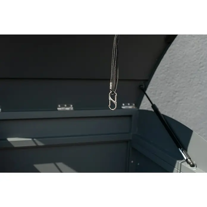 Westmann Mülltonnenbox Moderna - Stahl, Anthrazit, Geeignet für Anzahl Mülltonnen: 1 Stk. - Detailaufnahme eines stilvollen Schmuckstücks, bestehend aus einer feinen Kette und einem eleganten Karabinerhaken, vor einem dunklen Hintergrund.