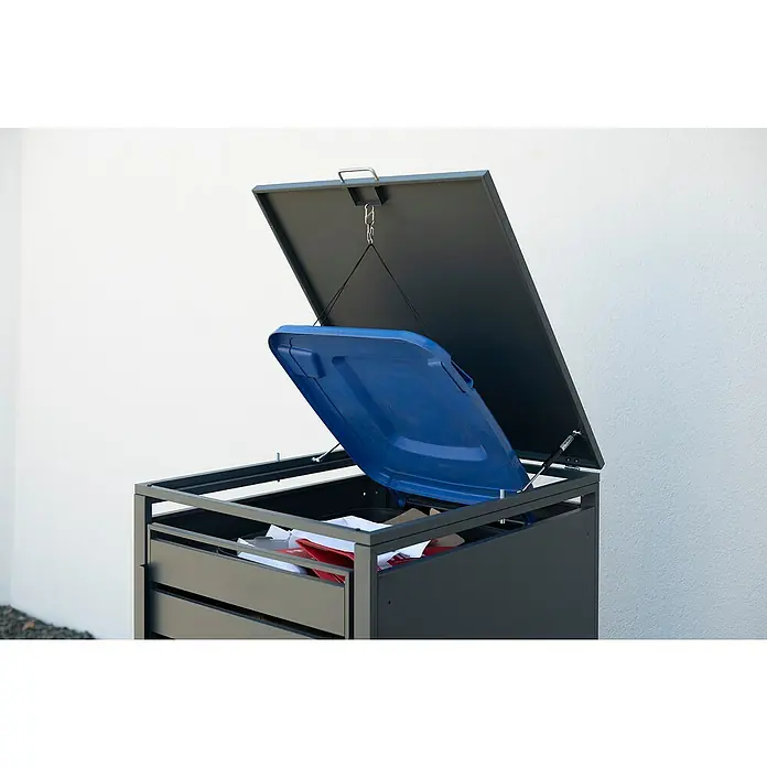 Westmann Mülltonnenbox Kubus - Stahl, Anthrazit, Geeignet für Anzahl Mülltonnen: 1 Stk. - Geöffneter, dunkelgrauer Mülltonnenbox mit blauem Innendeckel und sichtbarem Müll vor einer weißen Wand für den Außenbereich.