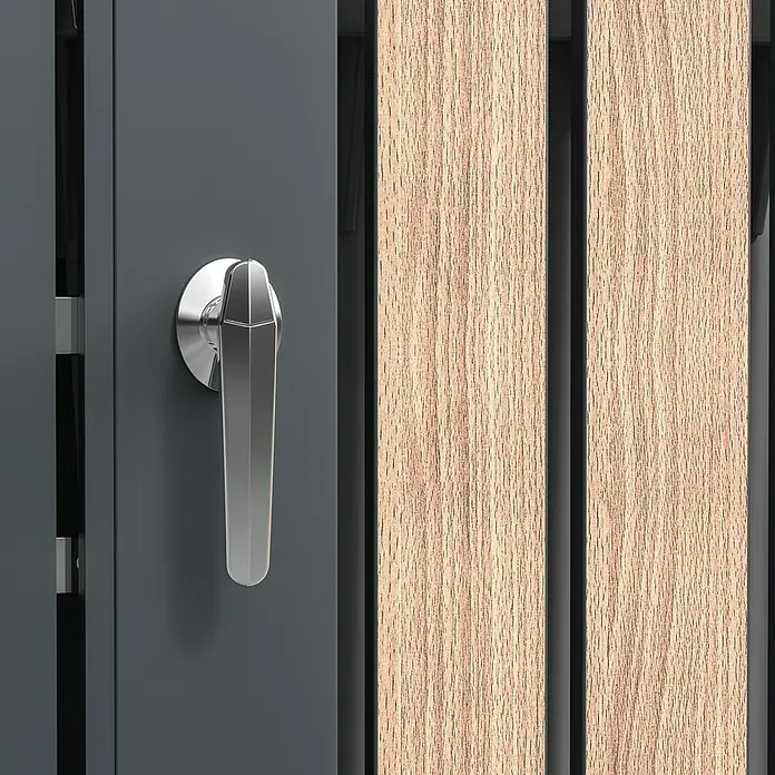 Westmann Mülltonnenbox Planta - Stahl, Anthrazit/Braun, Geeignet für Anzahl Mülltonnen: 3 Stk. - Detailansicht einer modernen Tür mit einem eleganten, silbernen Griff und Holzpaneelen. Das Design ist schlicht und stilvoll.