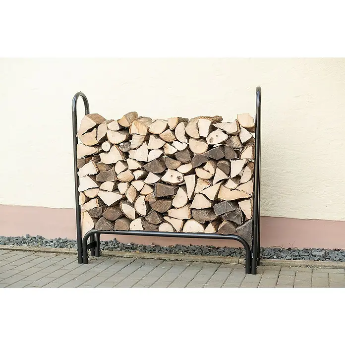 ShelterLogic Kaminholzregal - 126 x 25 x 118 cm, Stahl, Schwarz - Holzscheite sind in einem Holzregal vor einer hellgelben Wand gestapelt, wodurch eine praktische und ordentliche Lagerlösung entsteht.