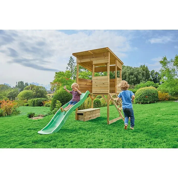 Westmann Spielhaus Wildnis - L x B x H: 241 x 167 x 205 cm, Holz, Braun - Kinder spielen auf einem hölzernen Spielturm mit Rutsche und Leiter im Garten.