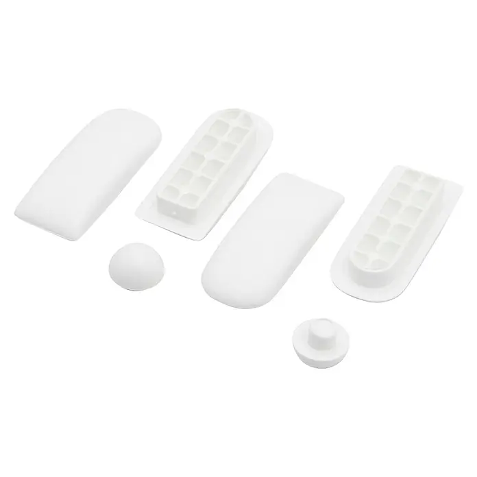 Poseidon Puffer-Set Rio 2.0 - Passend für: Camargue Rio WC-Sitz 2.0 - Verschiedene weiße Kunststoffteile: zwei massive rechteckige Abdeckungen, zwei rechteckige Gittereinsätze, eine Kuppel und ein knopfartiges Teil.