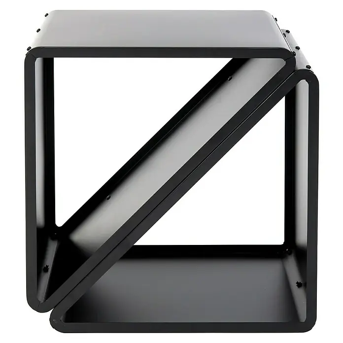 Westmann Kaminholzregal Kanto - 57 x 36 x 56 cm, Stahl, Schwarz - Nahaufnahme eines modernen schwarzen Beistelltisches im minimalistischen Design mit einer diagonalen Stütze für ein stilvolles Erscheinungsbild.