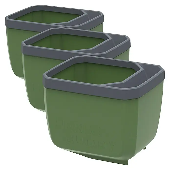 Gusta Garden Kräutertopf Herbs Buddy - Kunststoff, Dunkelgrün, 3 Stk. - Drei grüne Kräutertöpfe "Herbs Buddy" mit grauem Rand im Stapel. Ideal für den Anbau eigener Kräuter auf kleinem Raum, robust und platzsparend.