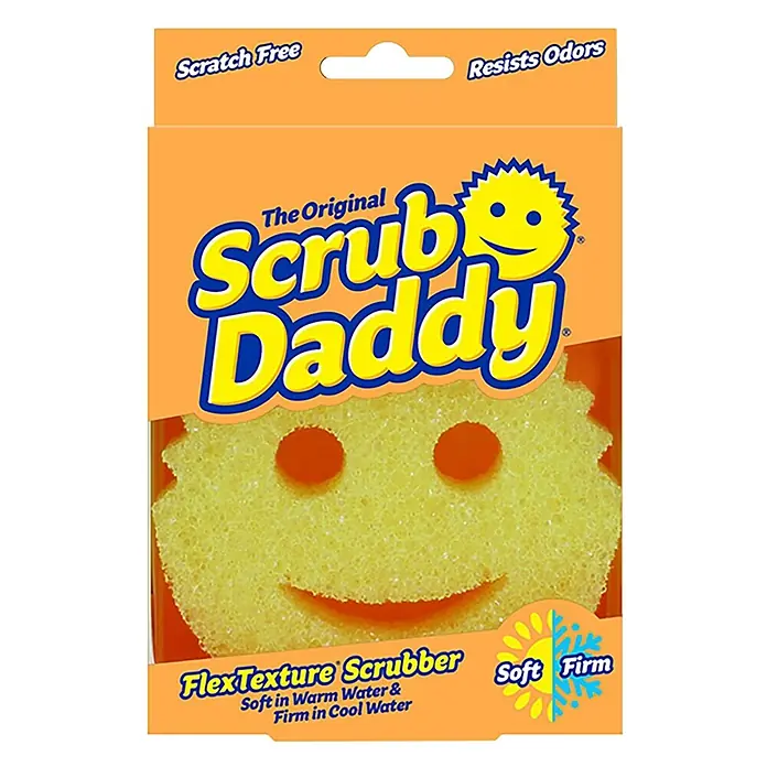 Scrub Daddy Allzweckschwamm FlexTexture Scrubber - Geeignet für: Alle Oberflächen, Gelb - Verpackung des Scrub Daddy Schwamms mit dem Slogan "FlexTexture Scrubber, weich in warmem Wasser & fest in kaltem Wasser".