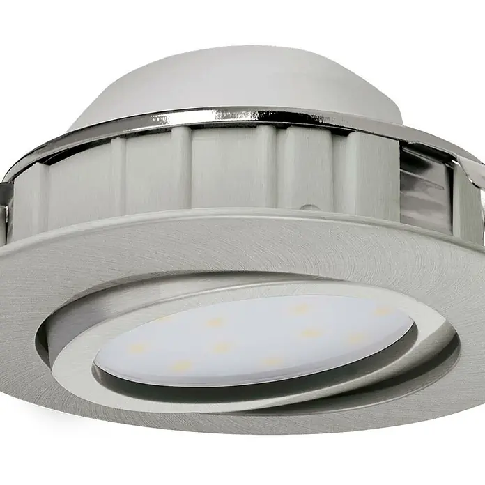 Eglo LED-Einbauleuchten-Set Pineda - 6 W, L x B x H: 8,4 x 8,4 x 4 cm, Nickel matt, 3 Stk., Warmweiß - Nahaufnahme einer silbernen LED-Einbauleuchte mit hellen LEDs für Innenräume.