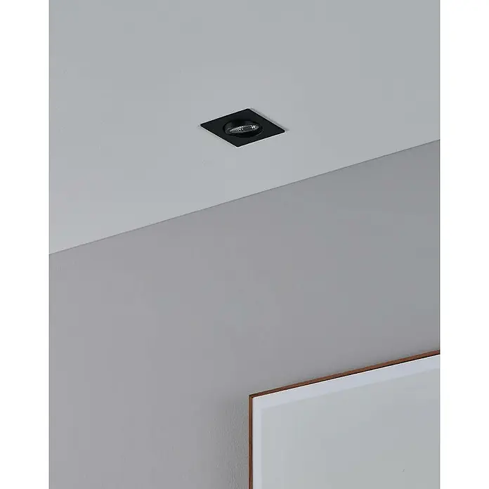 Eglo LED-Einbauleuchte SALICETO - 6 W, Warmweiß, 8,8 x 8,8 x 4,2 cm - Deckenleuchte mit quadratischem, schwarzem Rahmen in einem modernen Interieur. Das minimalistische Design fügt sich nahtlos in die Raumgestaltung ein.