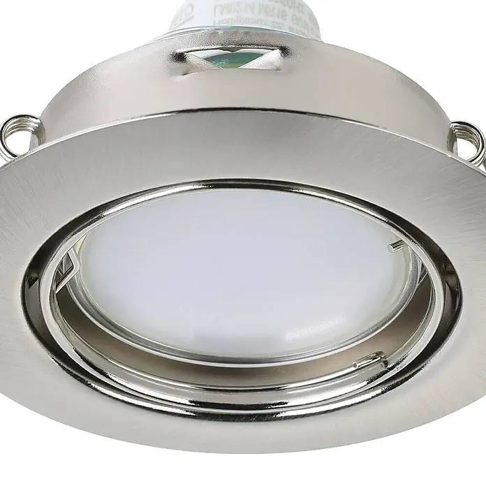 Eglo LED-Einbauleuchte rund Peneto - 15 W, Ø x H: 8,7 x 11,5 cm, Edelstahl, Warmweiß, Gesamtstückzahl: 3 Stk. - Nahaufnahme einer Deckenleuchte mit gebürstetem Nickel-Finish. Die LED-Leuchte ist in einem stilvollen, modernen Design gehalten.