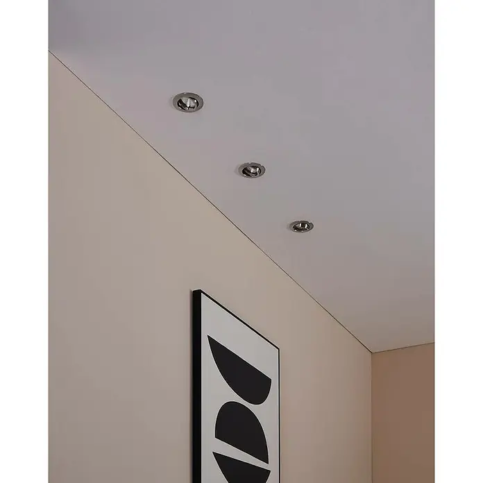 Eglo LED-Einbauleuchten-Set rund Tedo - 15 W, Ø x H: 8 x 11,5 cm, Nickel matt, 3 Stk., Warmweiß - Eine Nahaufnahme von drei Einbaustrahlern in einer Decke, die ein modernes und helles Ambiente schaffen.