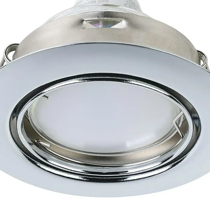 Eglo LED-Einbauleuchten-Set rund Peneto - Warmweiß, Durchmesser: 87 mm, Einbaudurchmesser: 70 mm - Nahaufnahme einer Einbauleuchte mit Chromfassung und LED-Lampe für den Innenbereich, ideal zur modernen Raumbeleuchtung.