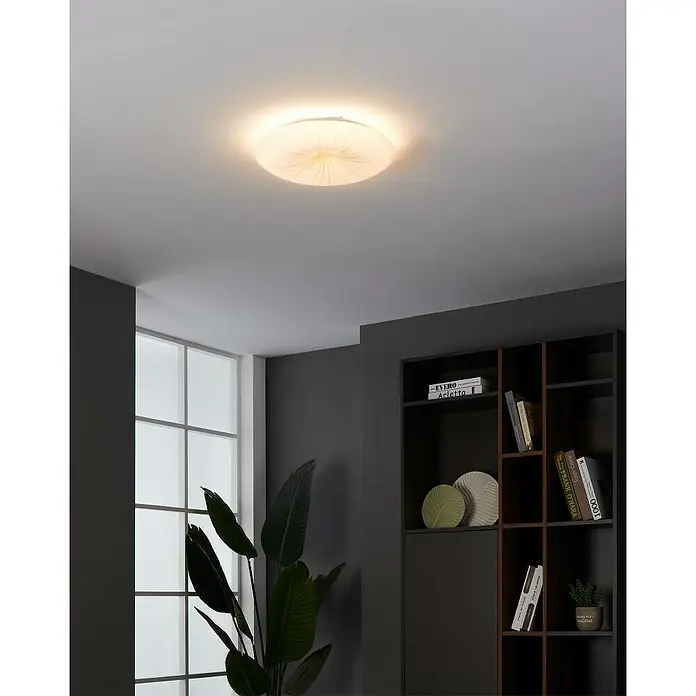 Eglo LED-Deckenleuchte rund NIEVES 1 - 10 W, Ø x H: 31 x 6 cm, Weiß/Gold, Warmweiß - Nahaufnahme einer runden Deckenleuchte mit einem weißen Schirm, die an einer weißen Decke montiert ist und warmes Licht ausstrahlt.