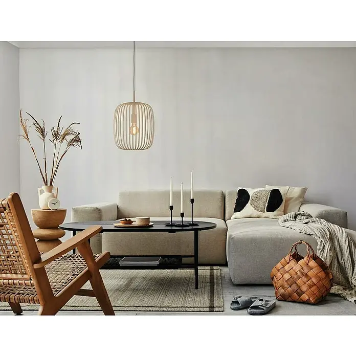 Eglo Romazzina Pendelleuchte - 40 W, Sand, E27, Anzahl Leuchtmittel: 1 Stk. - Wohnzimmer mit einem skandinavisch inspirierten Couchtisch, einer Pendelleuchte und einem bequemen Sofa für ein gemütliches Ambiente.