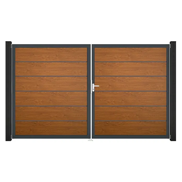 GroJa BasicLine Gartentor Premium - 300 x 180 cm, Golden Oak (DB703), Kunststoff, DIN Anschlag: Rechts - Doppelflügeltor mit horizontalen braunen Holzoptik-Paneelen und dunkelgrauem Rahmen, mit silbernem Griff.