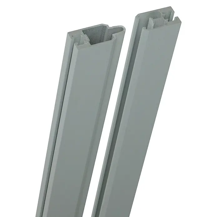 GroJa mix-it Adapterleiste - Länge: 180 cm, Silbergrau - Zwei hellgraue Aluminiumprofile mit komplexen, hohlen Querschnitten, geeignet für Bau- oder Rahmenanwendungen.