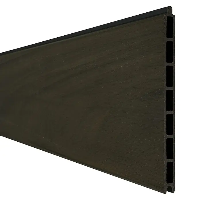 GroJa Solid Steckzaun Grande - 180 x 24 cm, Walnuss - Dunkelbraunes WPC-Terrassenbrett mit Hohlkammern, schräg gezeigt.
