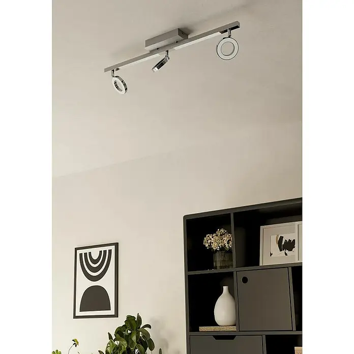 Eglo LED-Deckenstrahler Cardillio 1 - 16,5 W, Chrom, Warmweiß - Moderne Deckenleuchte mit drei Strahlern und ringförmigen Lampenköpfen in Chromoptik, die ein stilvolles Licht in den Raum bringt.