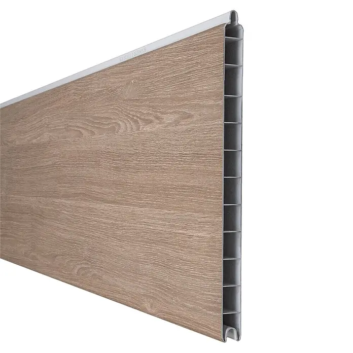 GroJa BasicLine Steckzaun Premium - 180 x 28,4 cm, Sheffield Oak - Hellebraune PVC-Platte in Holzoptik mit weißer Oberkante und hohler Zellstruktur.