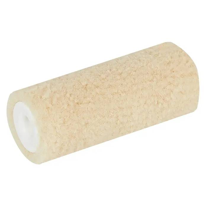 Profi Depot by Storch-Ciret Lackwalze K17 - 2 Stk., Breite Walze: 6 cm, Bügelstärke: 6 mm, Florhöhe: 5 mm, Sand - Nahaufnahme einer beigen Farbwalze mit weißem Kern, ideal zum Auftragen von Farbe auf verschiedenen Oberflächen.