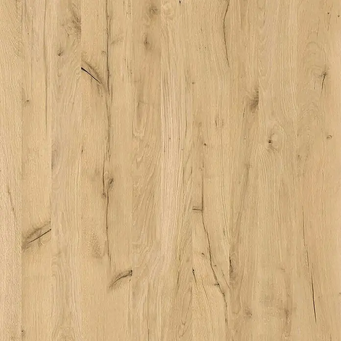 LOGOCLIC Küchenarbeitsplatte nach Maß Elementa Pro - Hudson Bay Oak, Stärke: 3,8 cm, Breite: 65 cm - Nahaufnahme einer hellen, rustikalen Holzplatte mit markanter Maserung und natürlichen Astlöchern. Die Oberfläche ist leicht unregelmäßig und verleiht dem Holz Charakter.