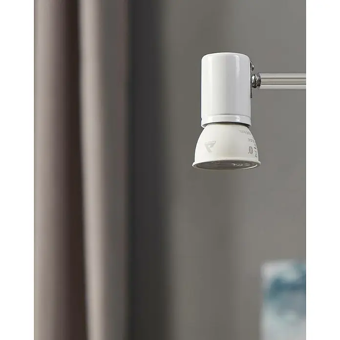 Eglo connect.z Smart-LED-Lampe Zigbee RGB/CCT - GU10, Dimmbarkeit: Dimmbar, RGBW, 345 lm, 4,9 W - Nahaufnahme einer weißen Wandleuchte, die ein minimalistisches und modernes Design für die Innenraumbeleuchtung zeigt.