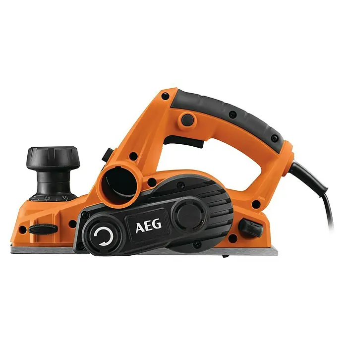 AEG Elektrohobel PL700 700 W - 700 W, Hobeltiefe: 0 mm - 2 mm, Leerlaufdrehzahl: 17.000 U/min - Orange-schwarzer AEG Elektrohobel mit Tiefeneinstellknopf und Staubabsauganschluss.